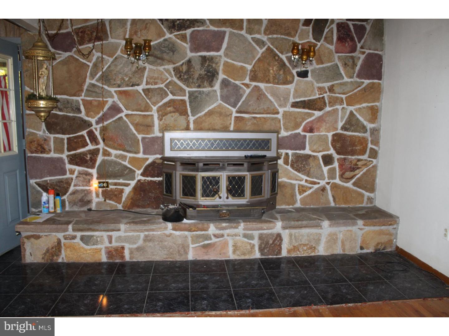 245 Rutgers Avenue Hamilton, NJ 08619 - Photo 4 of 19 Fireplace