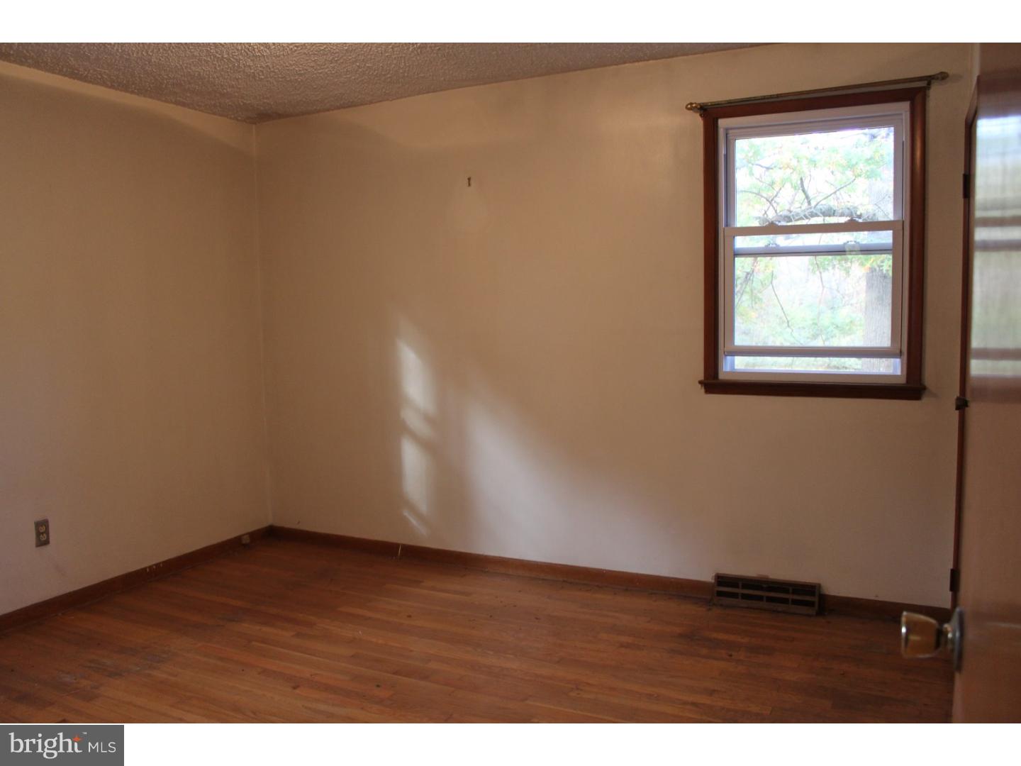 245 Rutgers Avenue Hamilton, NJ 08619 - Photo 8 of 19 Master Bedroom