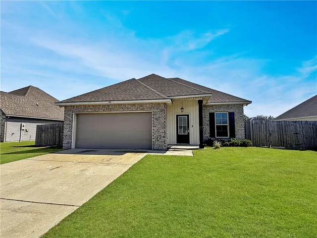 $234,900 | 156 Shadow Pointe Road, Thibodaux, LA 70301