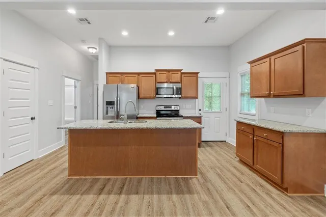 $1,600 | 707 Division Street, Unit B, Lake Charles, LA 70601