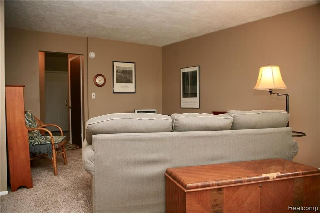 2328 Hillendale Drive Rochester Hills, MI 48309 - Photo 4 of 15