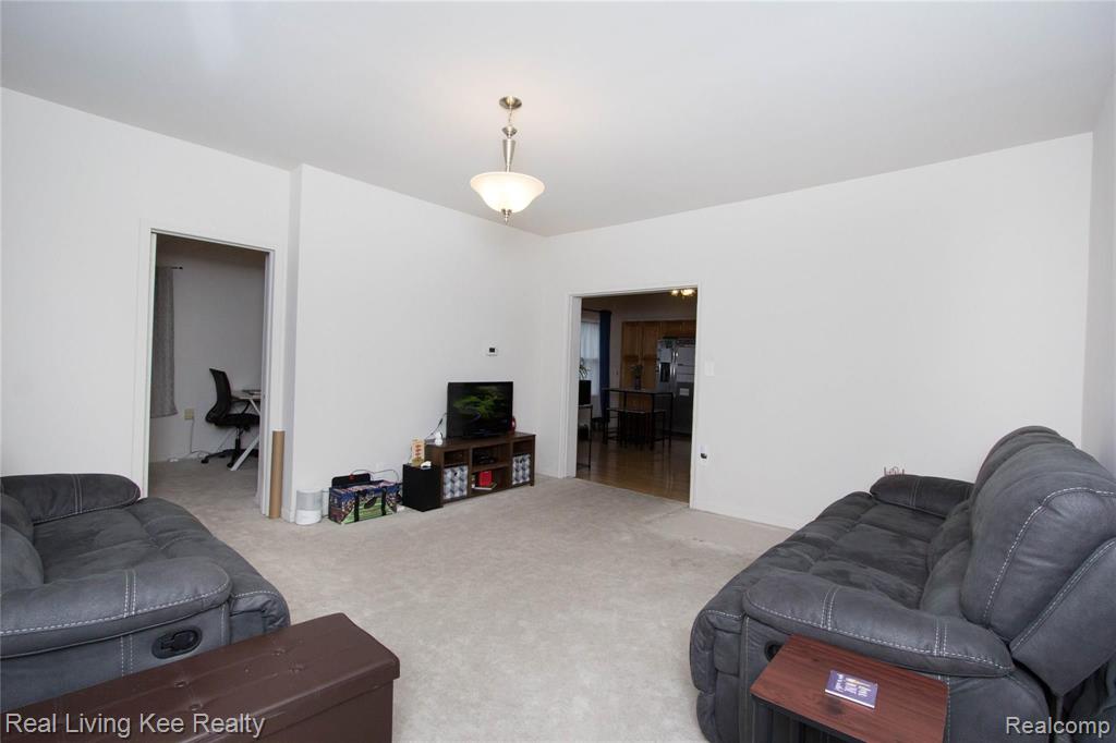 36925 Briarcliff Road Sterling Heights, MI 48312 - Photo 15 of 31