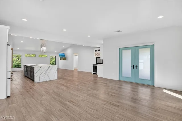 $1,699,000 | 1211 Periwinkle Way, Sanibel, FL 33957