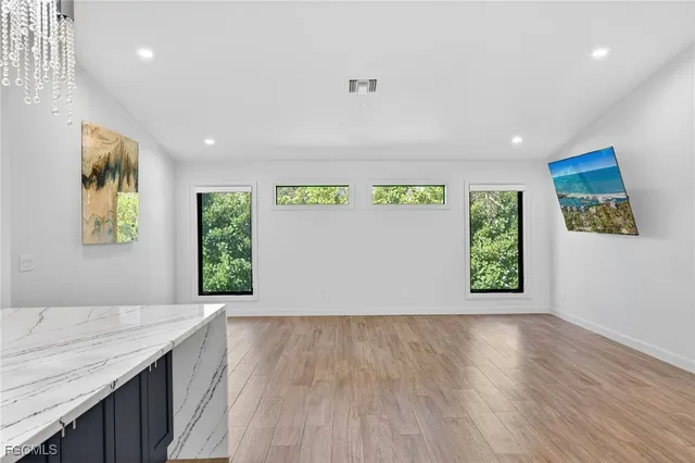 $1,699,000 | 1211 Periwinkle Way, Sanibel, FL 33957