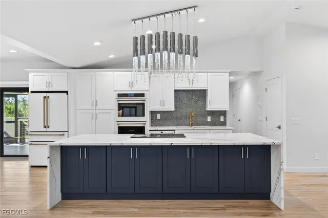 $1,699,000 | 1211 Periwinkle Way, Sanibel, FL 33957