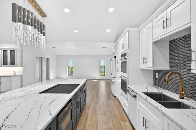 $1,699,000 | 1211 Periwinkle Way, Sanibel, FL 33957