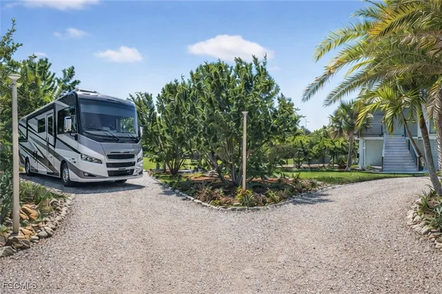 $1,699,000 | 1211 Periwinkle Way, Sanibel, FL 33957