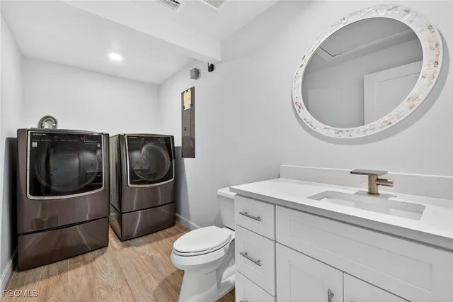 $1,699,000 | 1211 Periwinkle Way, Sanibel, FL 33957