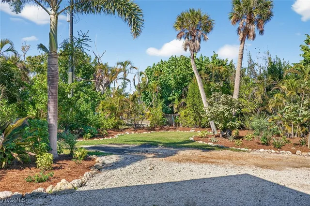 $1,699,000 | 1211 Periwinkle Way, Sanibel, FL 33957
