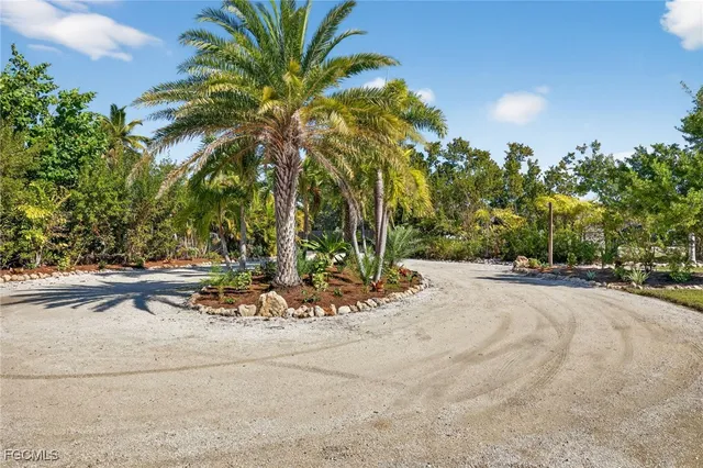 $1,699,000 | 1211 Periwinkle Way, Sanibel, FL 33957