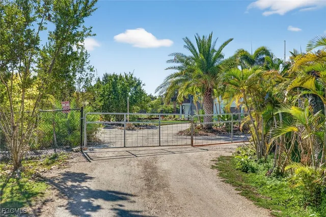 $1,699,000 | 1211 Periwinkle Way, Sanibel, FL 33957