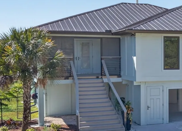 $1,699,000 | 1211 Periwinkle Way, Sanibel, FL 33957