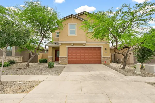 $2,800 | 6815 West Encinas Lane, Phoenix, AZ 85043