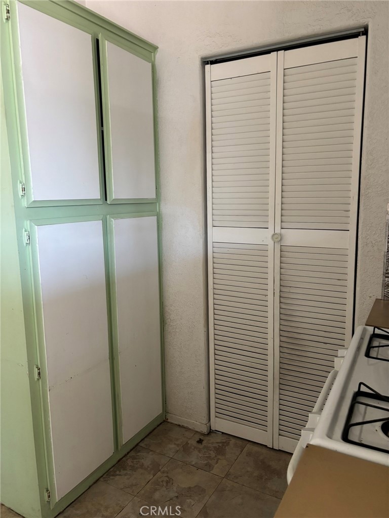 20843 Waalew Road, Unit C4 Apple Valley, CA 92307 - Photo 14 of 38 a view of closet