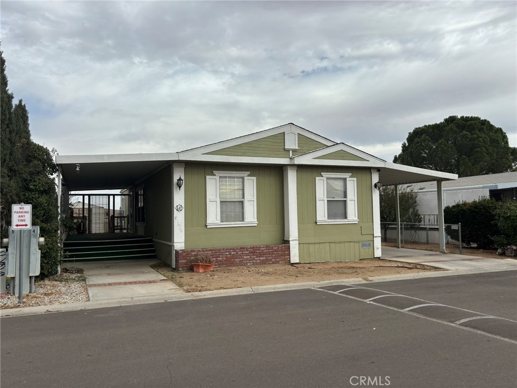 20843 Waalew Road, Unit C4 Apple Valley, CA 92307 - Photo 3 of 38 a front view of a house with a garden