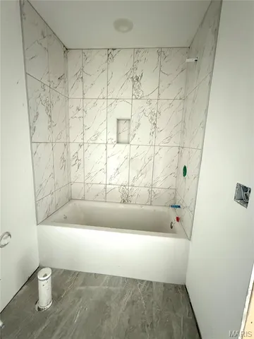 $839,900 | 1017 River Bluff Drive, Washington, MO 63090