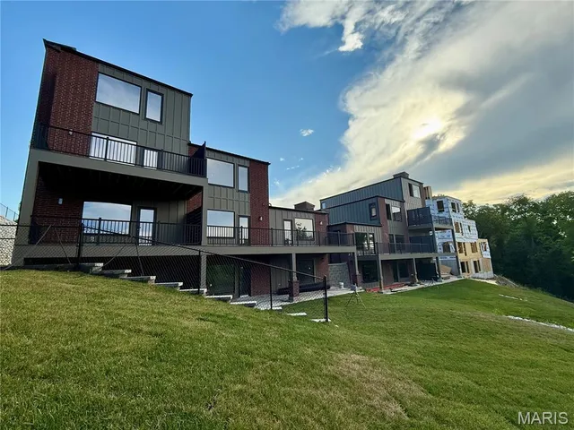 $839,900 | 1017 River Bluff Drive, Washington, MO 63090