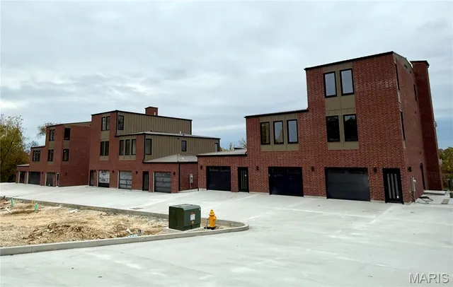 $839,900 | 1017 River Bluff Drive, Washington, MO 63090