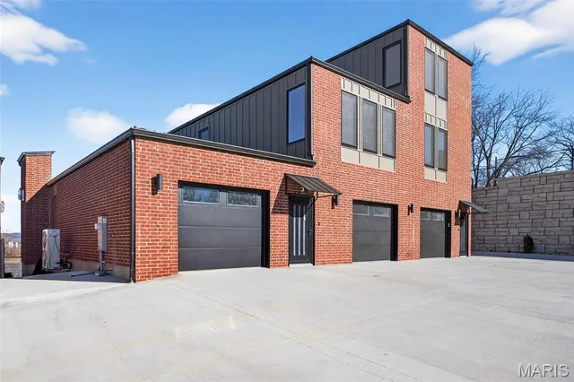 $850,000 | 1017 River Bluff Drive, Washington, MO 63090