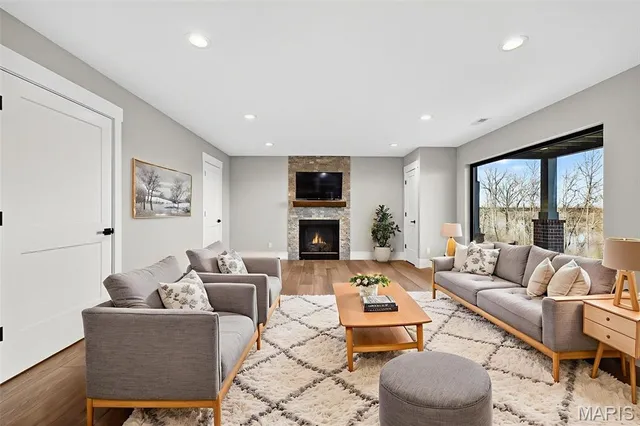 $850,000 | 1017 River Bluff Drive, Washington, MO 63090