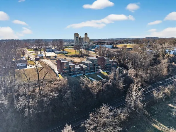 $850,000 | 1017 River Bluff Drive, Washington, MO 63090