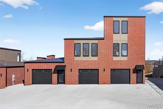 $850,000 | 1017 River Bluff Drive, Washington, MO 63090