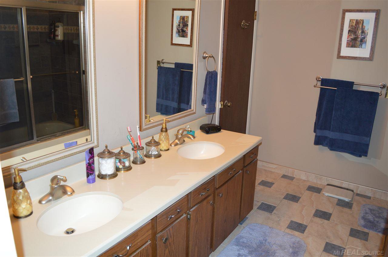 1400 Crescent Lane, Unit 329 Rochester, MI 48306 - Photo 17 of 26 31264984-16.JPG