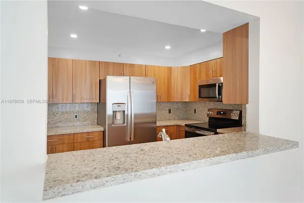 $4,350 | 5101 Collins Avenue, Unit 14A, Miami Beach, FL 33140