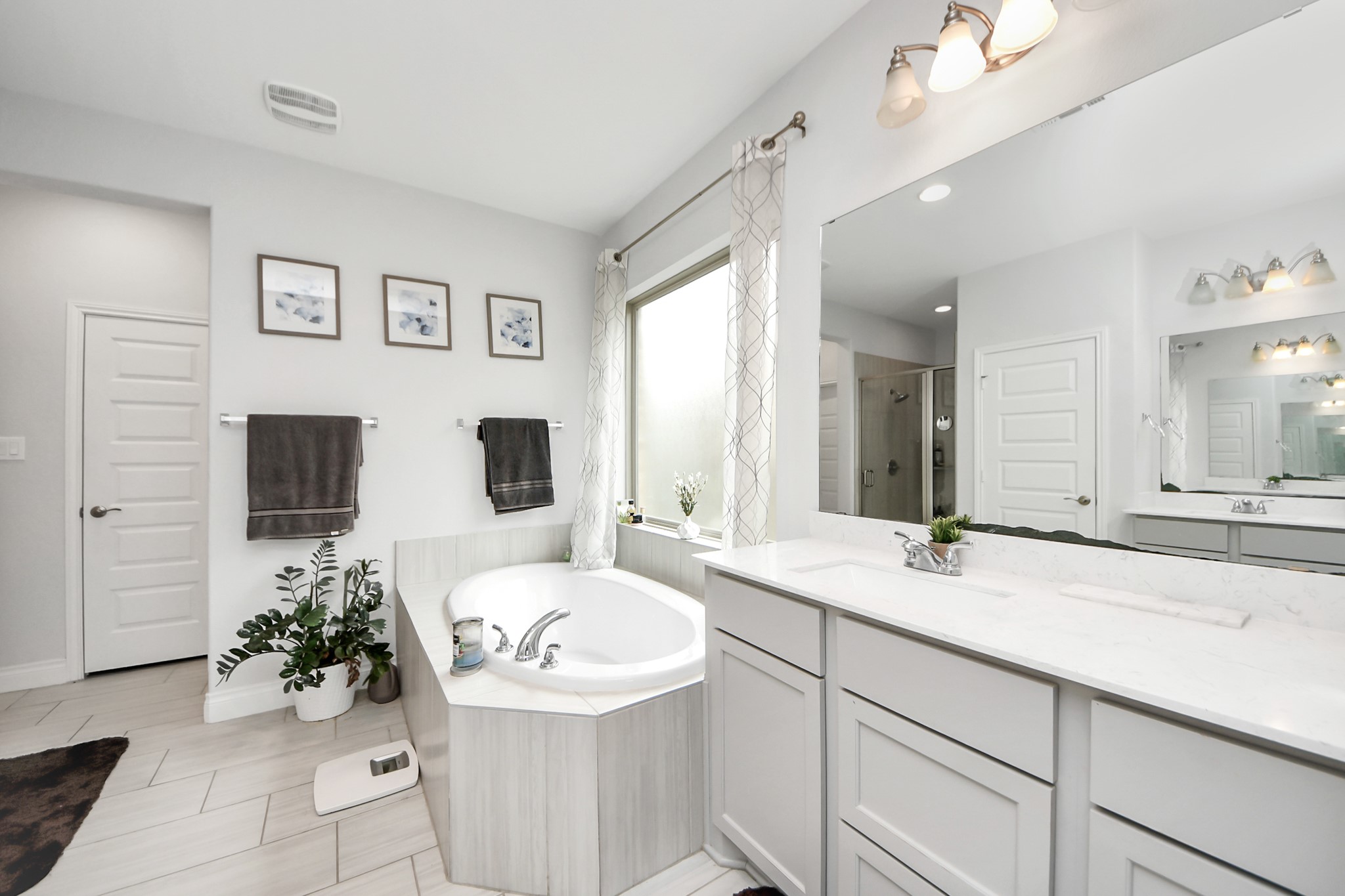 2242 Bayleaf Manor Drive Manvel, TX 77578 - Photo 32 of 48 a bathroom with a sink and mirror with bathtub