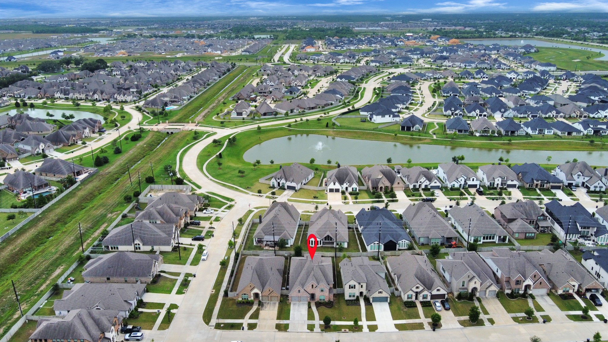 2242 Bayleaf Manor Drive Manvel, TX 77578 - Photo 5 of 48 an aerial view of residential houses with outdoor space