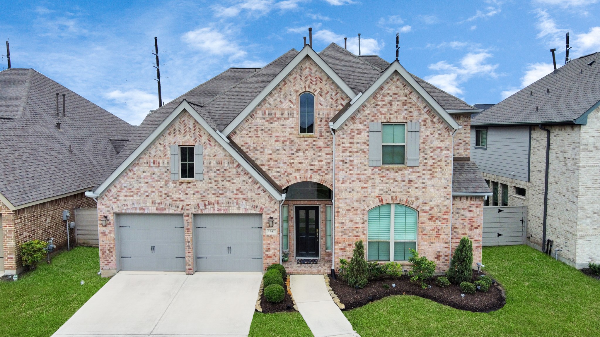 2242 Bayleaf Manor Drive Manvel, TX 77578 - Photo 7 of 48 a front view of a house with garden