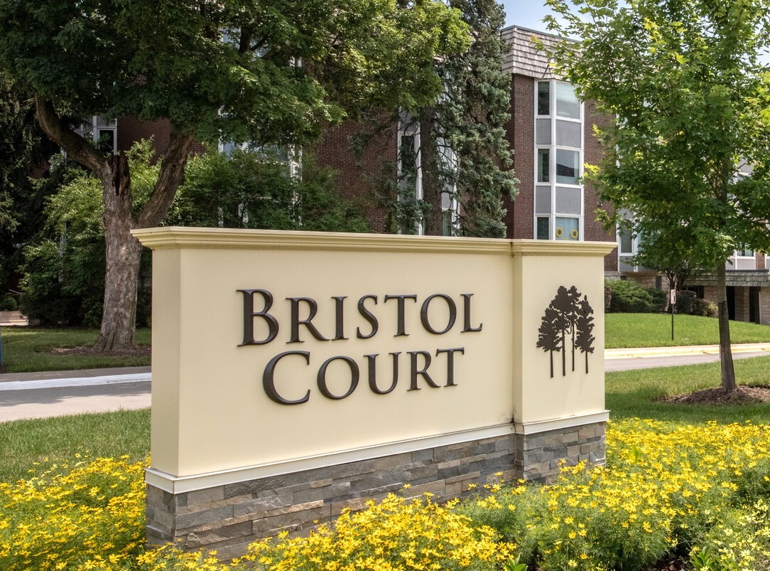 2300 Windsor Mall, Unit 2G Park Ridge, IL 60068 - Photo 15 of 15 a sign broad on the side of the road