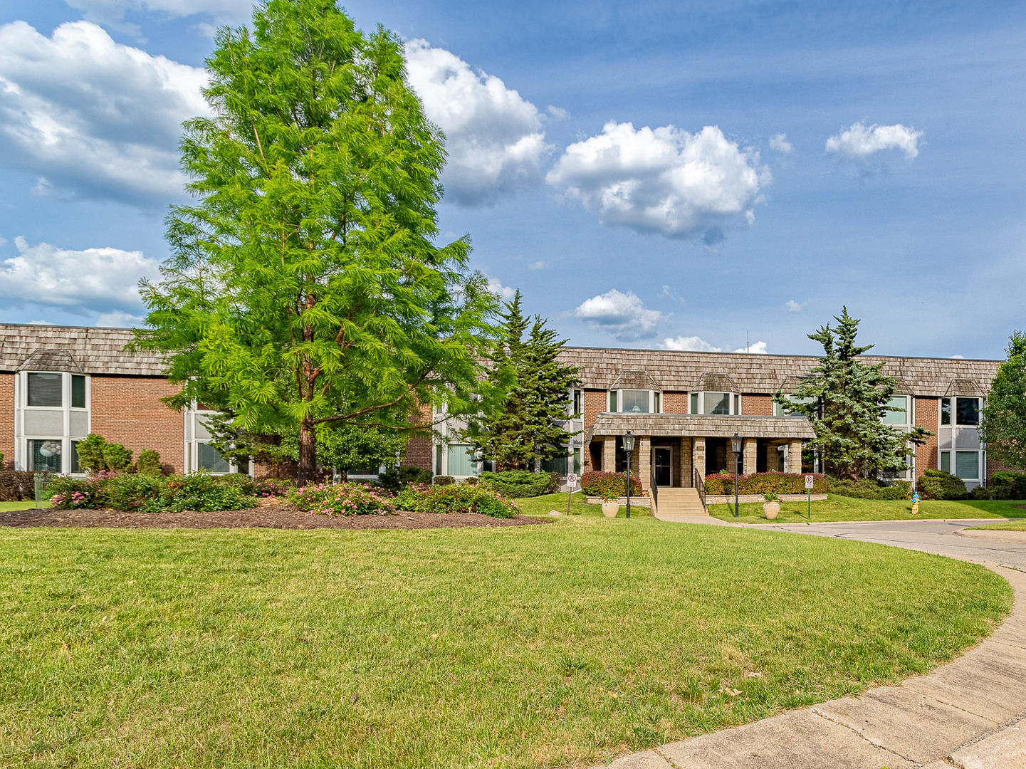 2300 Windsor Mall, Unit 2G Park Ridge, IL 60068 - Photo 2 of 15 a front view of building with yard