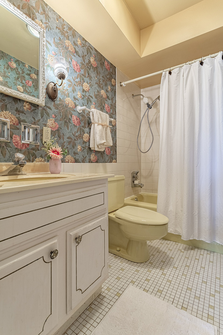 2300 Windsor Mall, Unit 2G Park Ridge, IL 60068 - Photo 10 of 15 a bathroom with a sink a toilet and a shower curtain
