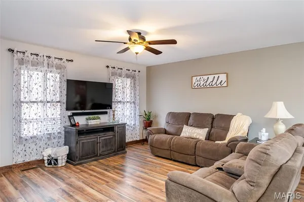 $389,900 | 480 Lone Pine Lane, St. Clair, MO 63077