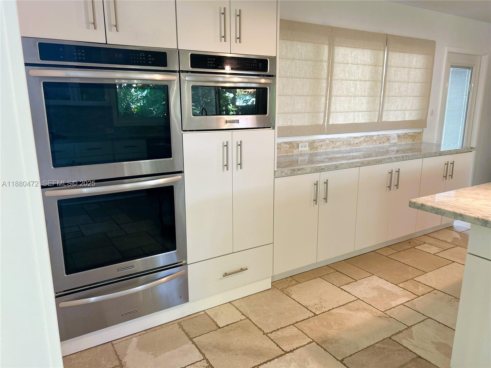 6395 Southwest 42nd Terrace Miami, FL 33155 - Photo 3 of 22 Photo 3
