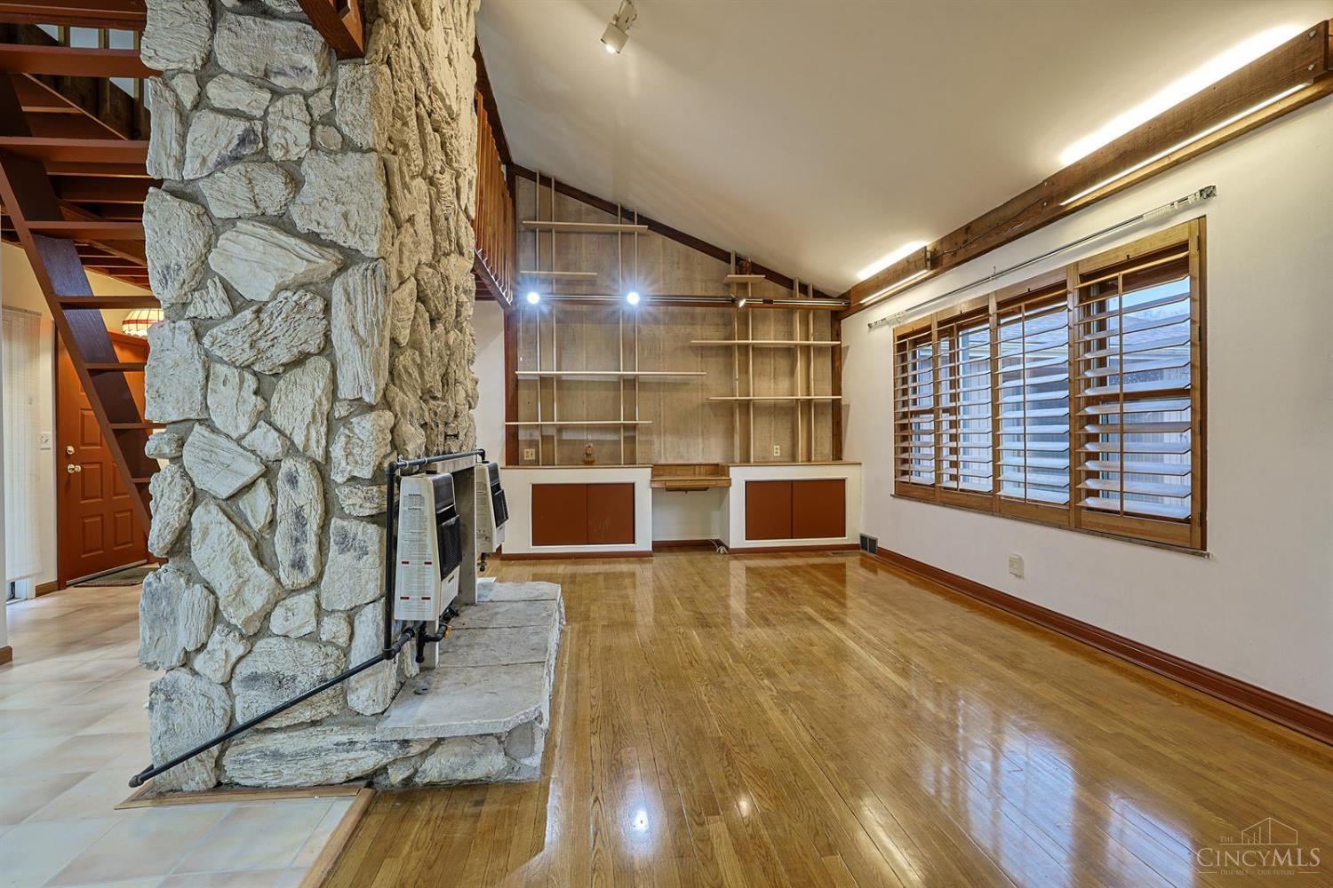 8877 Wuest Road Cincinnati, OH 45251 - Photo 8 of 64