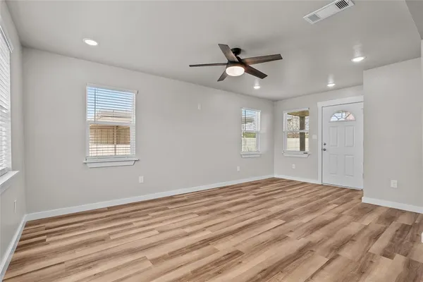 $1,900 | 1058 East Reno Road, Azle, TX 76020