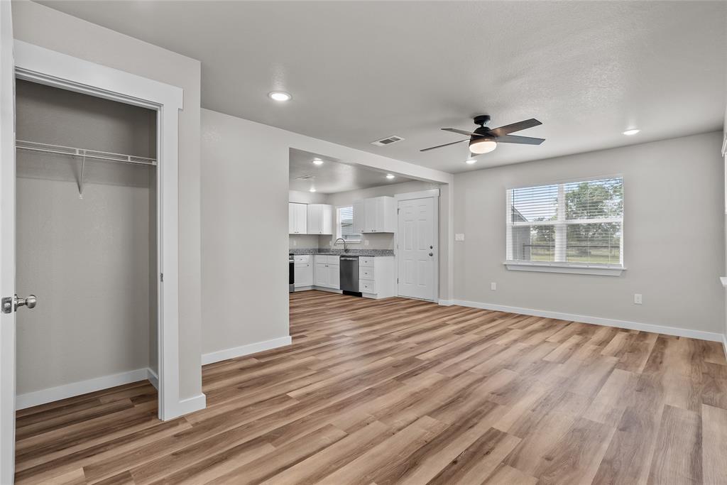 1058 East Reno Road Azle, TX 76020 - Photo 8 of 21