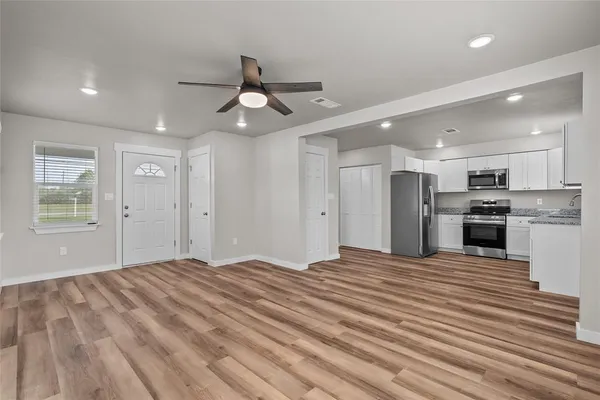 $1,900 | 1058 East Reno Road, Azle, TX 76020