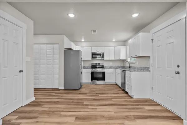 $1,900 | 1058 East Reno Road, Azle, TX 76020