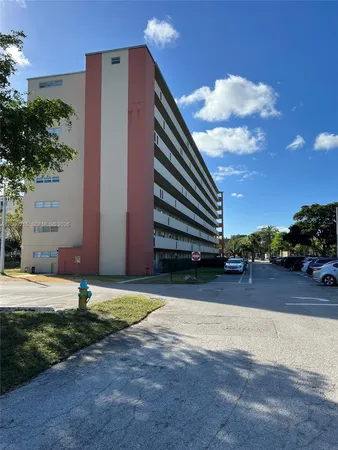 $2,400 | 1770 Northeast 191st Street, Unit 3031, Miami, FL 33179
