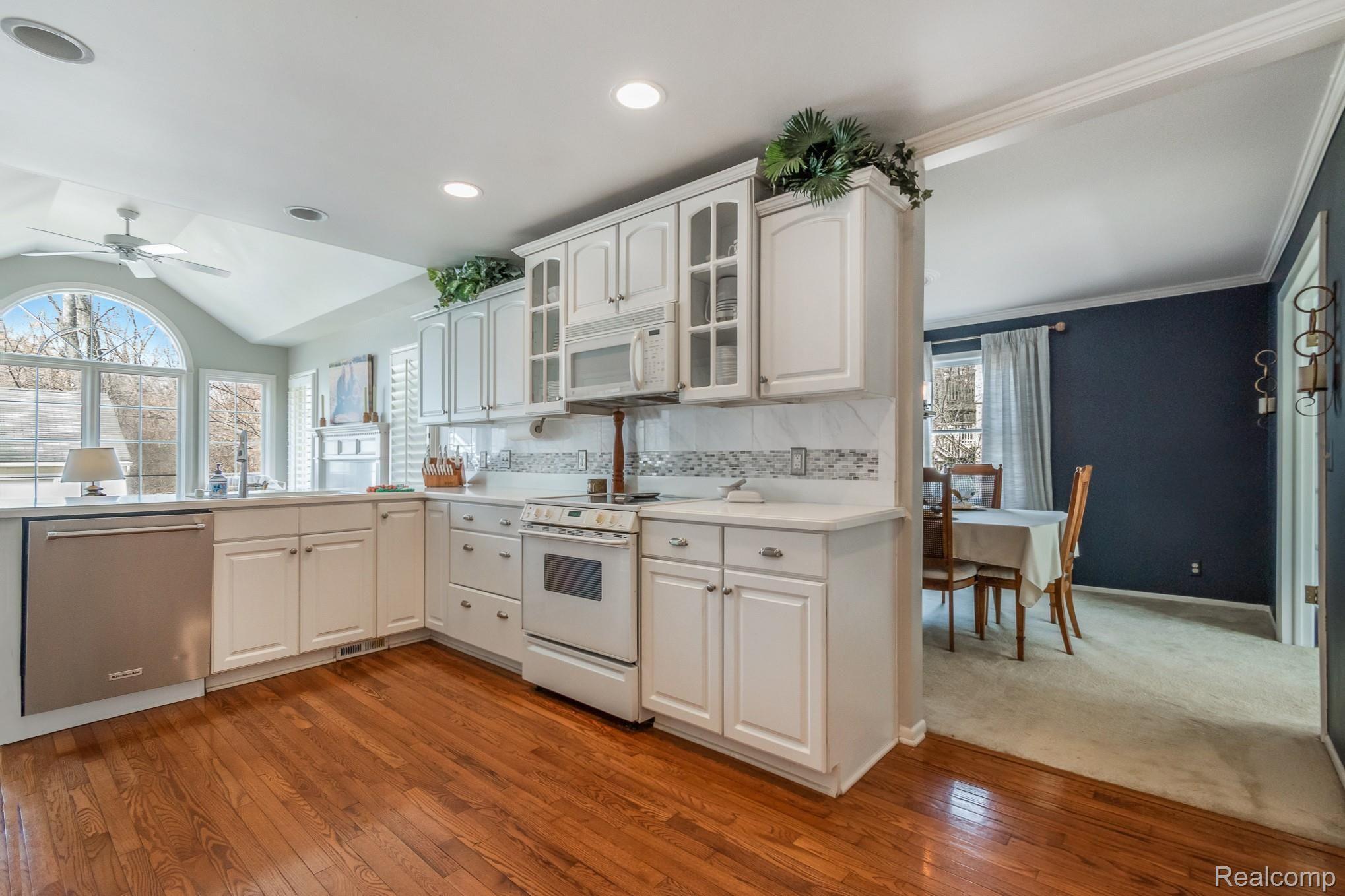 1366 Potomac Drive Rochester, MI 48306 - Photo 12 of 42 DSC_0159.jpg