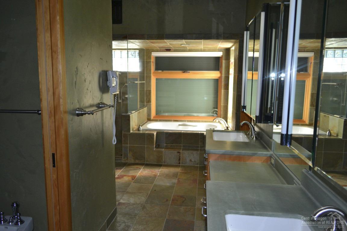 55015 Huntington Road Bend, OR 97707 - Photo 10 of 24 Additional Photo