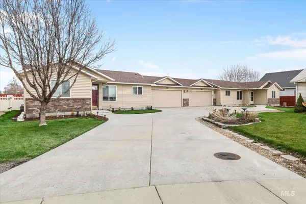 $269,900 | 338 West Birmingham Drive, Nampa, ID 83651