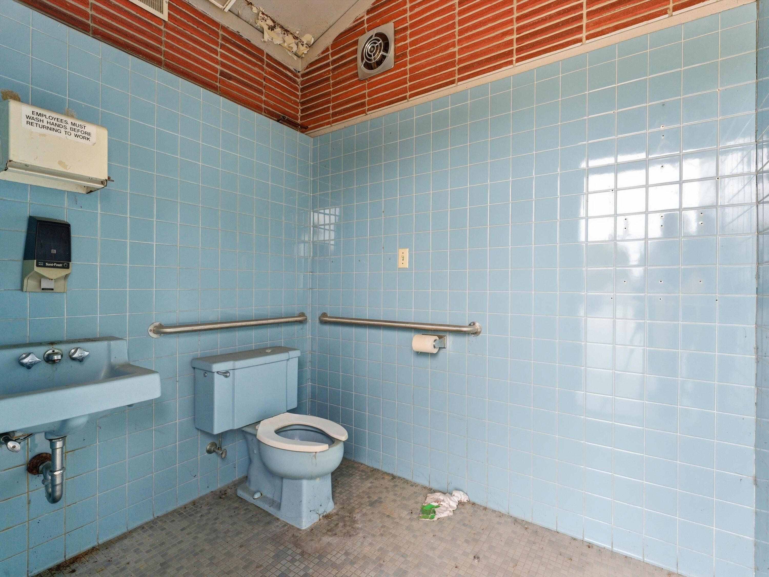 2106 Washington Street Two Rivers, WI 54241 - Photo 13 of 13 5-2621381_08810