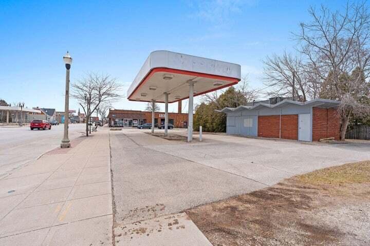 2106 Washington Street Two Rivers, WI 54241 - Photo 2 of 13 20250407141128466353000000-o