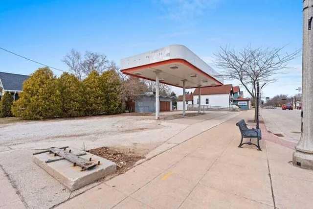 $84,900 | 2106 Washington Street, Two Rivers, WI 54241