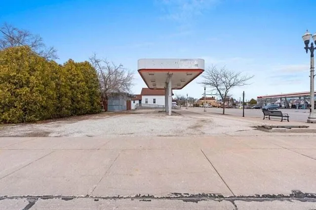 $84,900 | 2106 Washington Street, Two Rivers, WI 54241