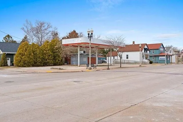 $84,900 | 2106 Washington Street, Two Rivers, WI 54241